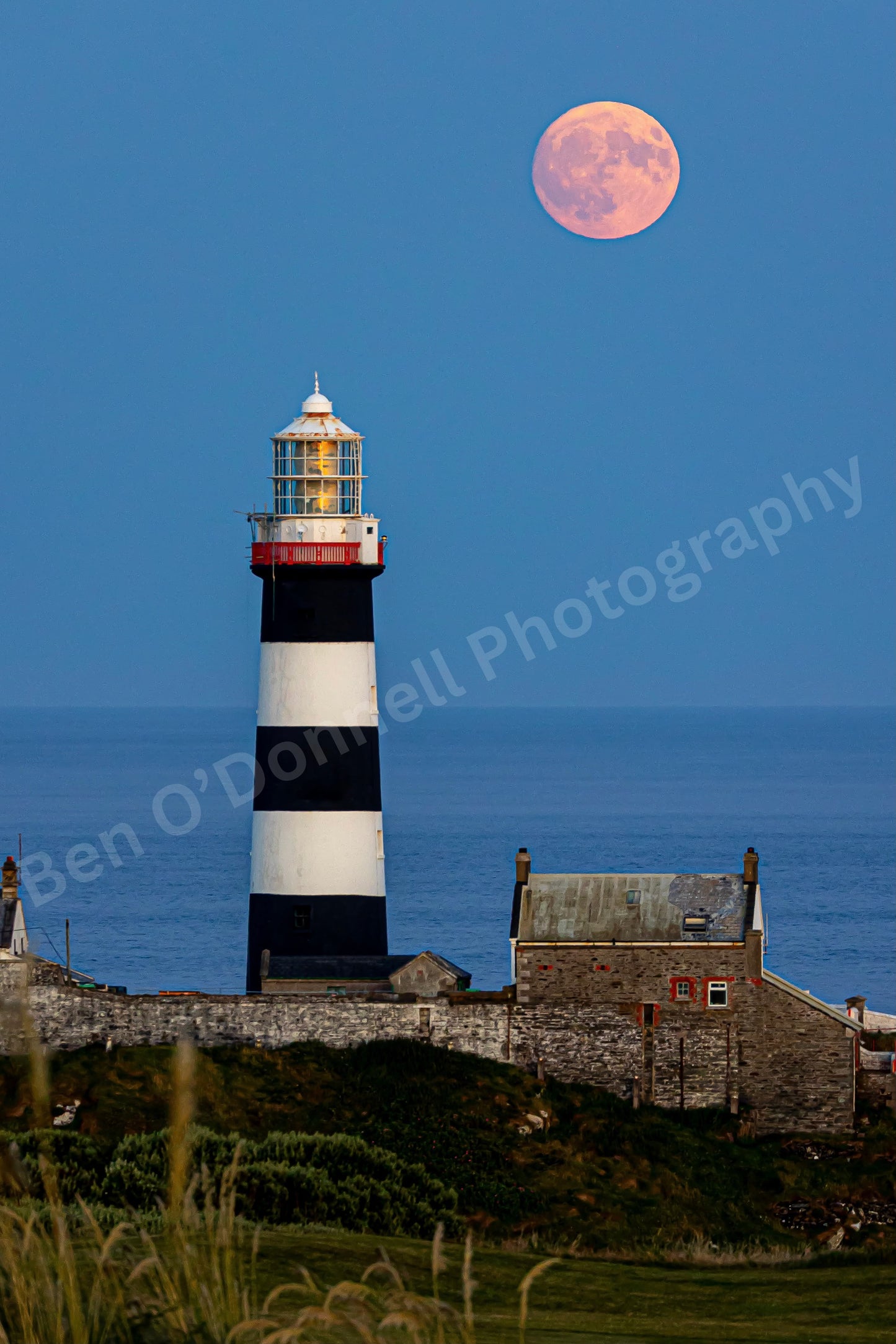 Ben O'Donnell Photography - July's Buck Moon rising over the Old Head of Kinsale Lighthouse and Old Head Golflinks